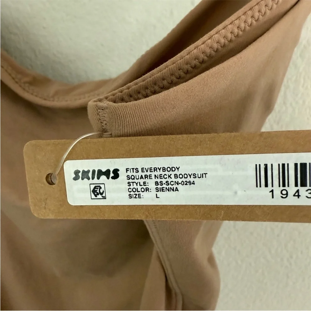 SKIMS FITS EVERYBODY SQUARE NECK BODYSUIT - Picture 6 of 7